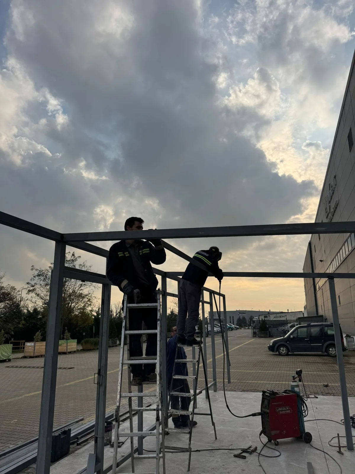 SİGARA ALANI İMALAT MONTAJI